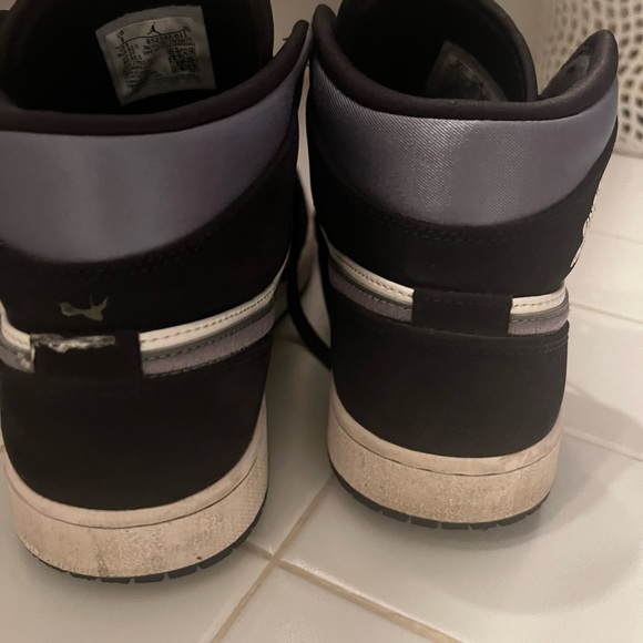 Jordan 1 mids grey and black color way - Picture 3 of 4